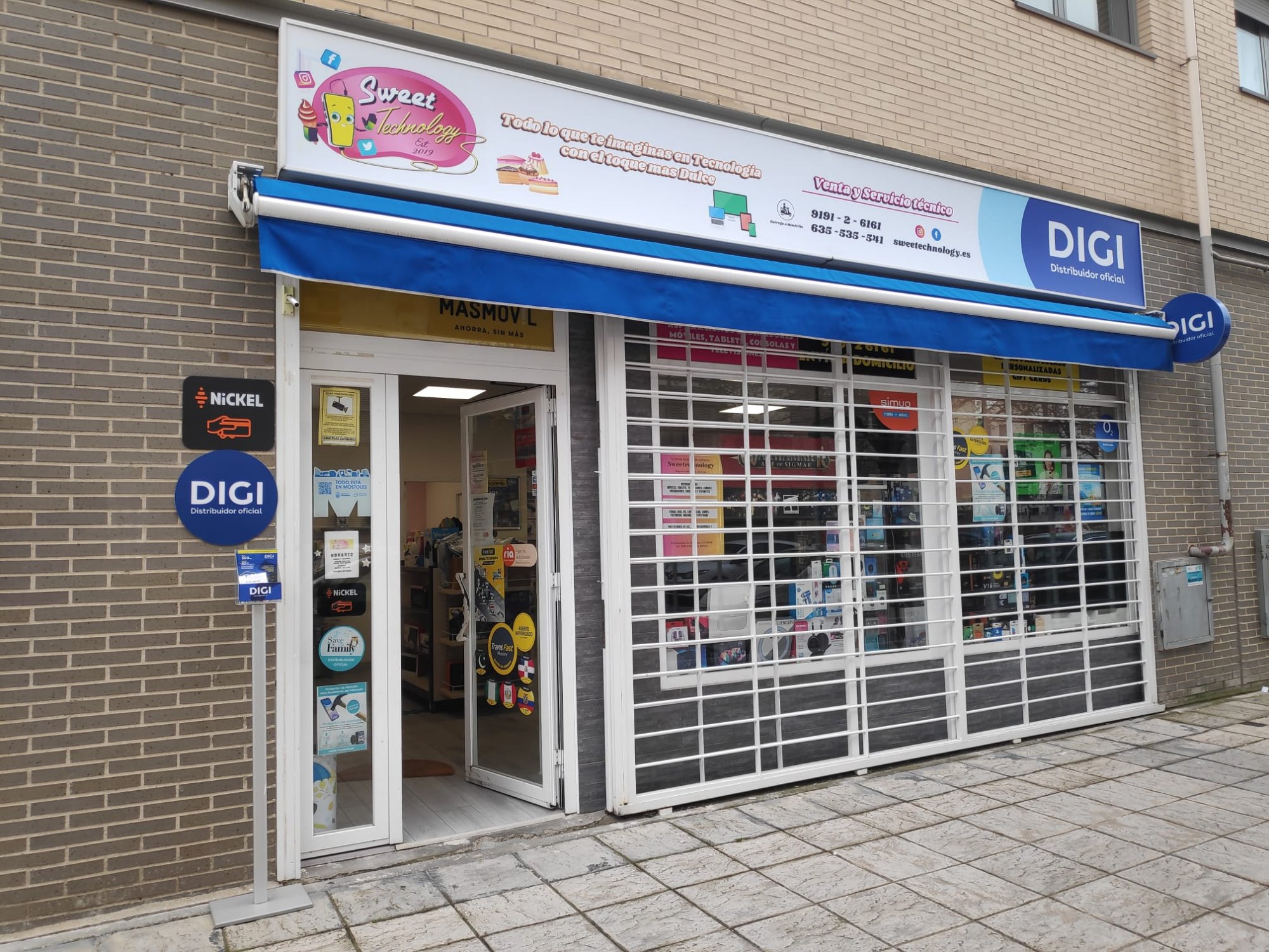 Fachada y entrada de Sweetechnology en Calle Unicornio 33, Móstoles